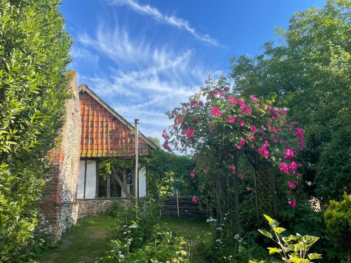 Le Clos Dessyag Montcavrel Exterior photo